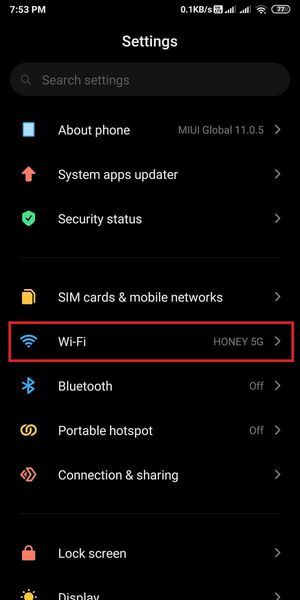 Androidデバイスで[設定]を開き、[Wi-Fi]をタップしてWi-Fiネットワークにアクセスします。