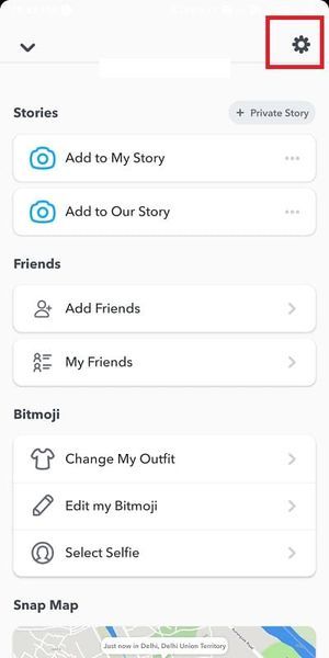 افتح الإعدادات من خلال النقر على رمز الترس | كيفية تغيير صورة شخصية Bitmoji على Snapchat
