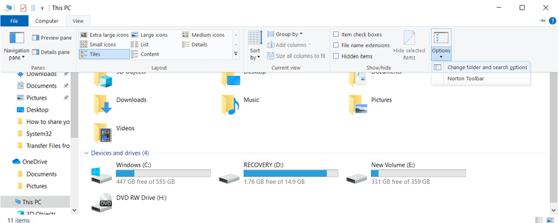 Maak File Explorer oop en klik dan View en kies Options