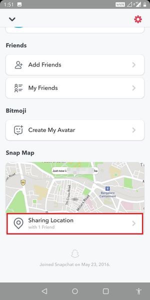 Naći ćete opciju ispod Snapchat mape koja navodi Dijeljenje lokacije sa. Broj koji se spominje pored njega je broj ljudi koji su vaši prijatelji na Snapchatu.